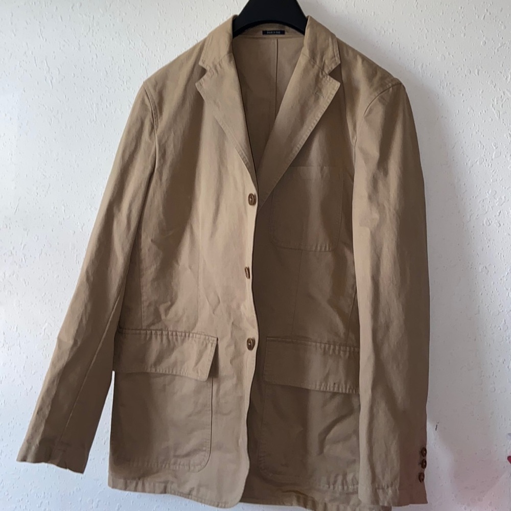 Size42R tan three button blazer/jacket. 100% cotton Hilfiger T21